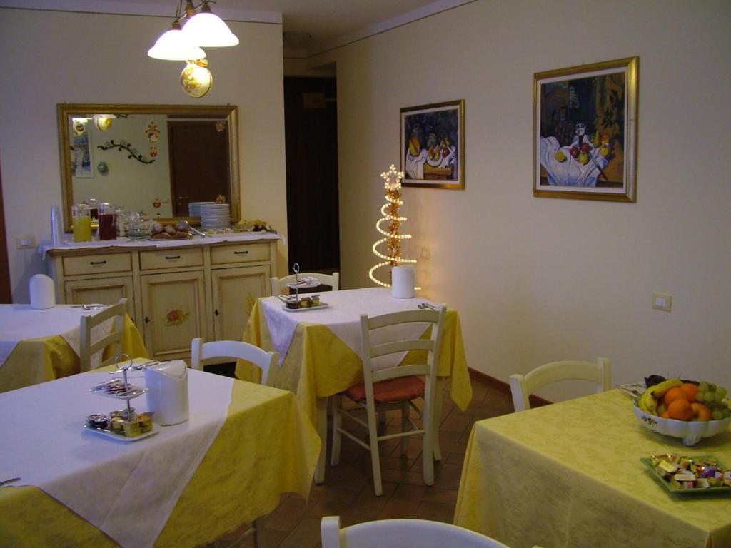 Bb Mambrotta Guest House San Martino Buon Albergo Bagian luar foto