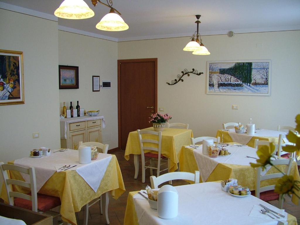 Bb Mambrotta Guest House San Martino Buon Albergo Bagian luar foto