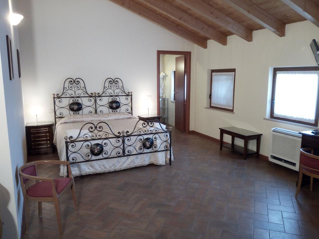 Bb Mambrotta Guest House San Martino Buon Albergo Bagian luar foto