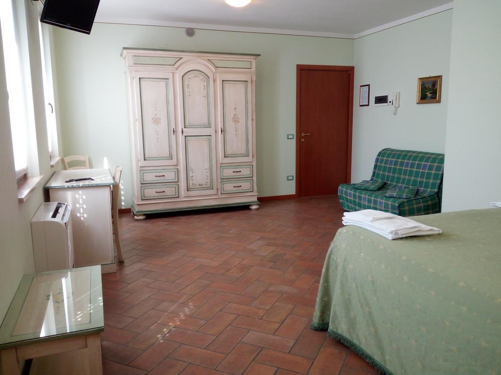 Bb Mambrotta Guest House San Martino Buon Albergo Bagian luar foto