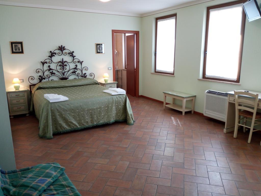 Bb Mambrotta Guest House San Martino Buon Albergo Bagian luar foto