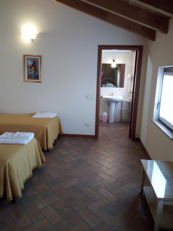 Bb Mambrotta Guest House San Martino Buon Albergo Bagian luar foto