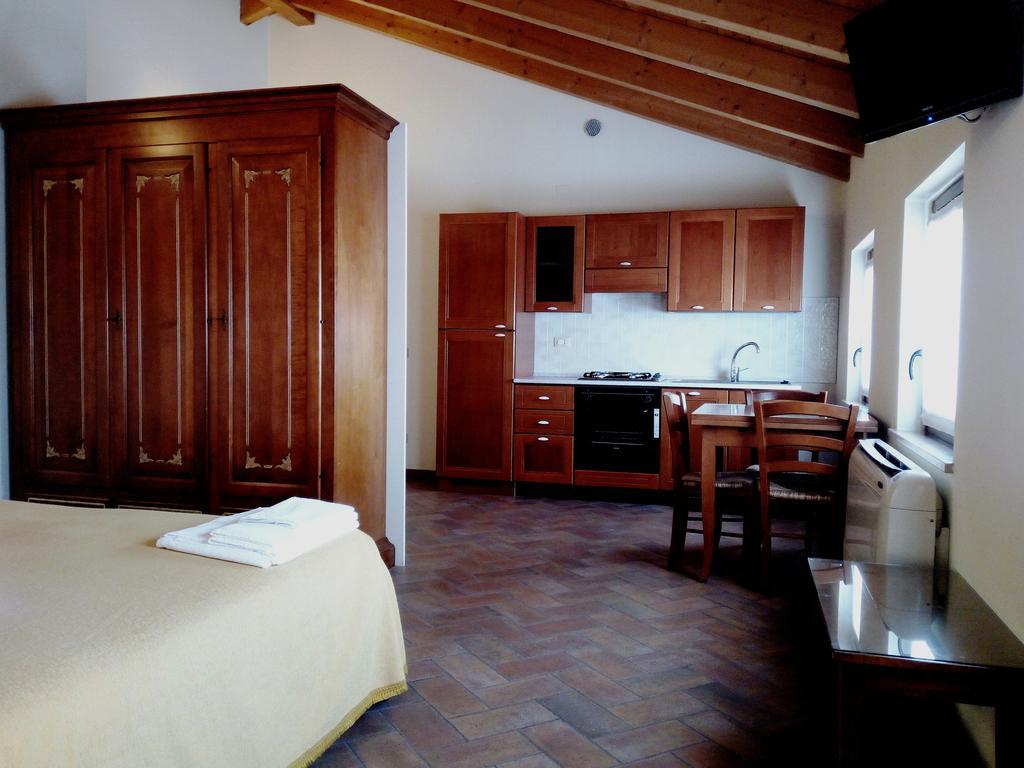 Bb Mambrotta Guest House San Martino Buon Albergo Bagian luar foto