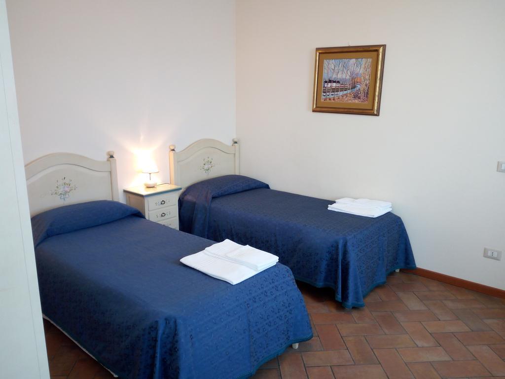 Bb Mambrotta Guest House San Martino Buon Albergo Bagian luar foto