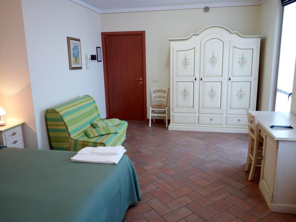 Bb Mambrotta Guest House San Martino Buon Albergo Bagian luar foto