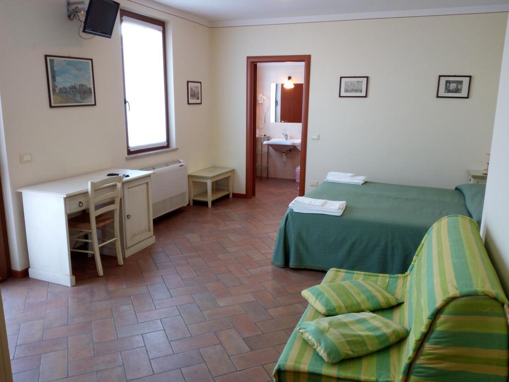 Bb Mambrotta Guest House San Martino Buon Albergo Bagian luar foto